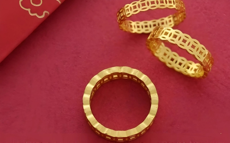 Nhẫn kim tiền ngón cái: Lựa chọn phong thủy thu hút tài lộc.