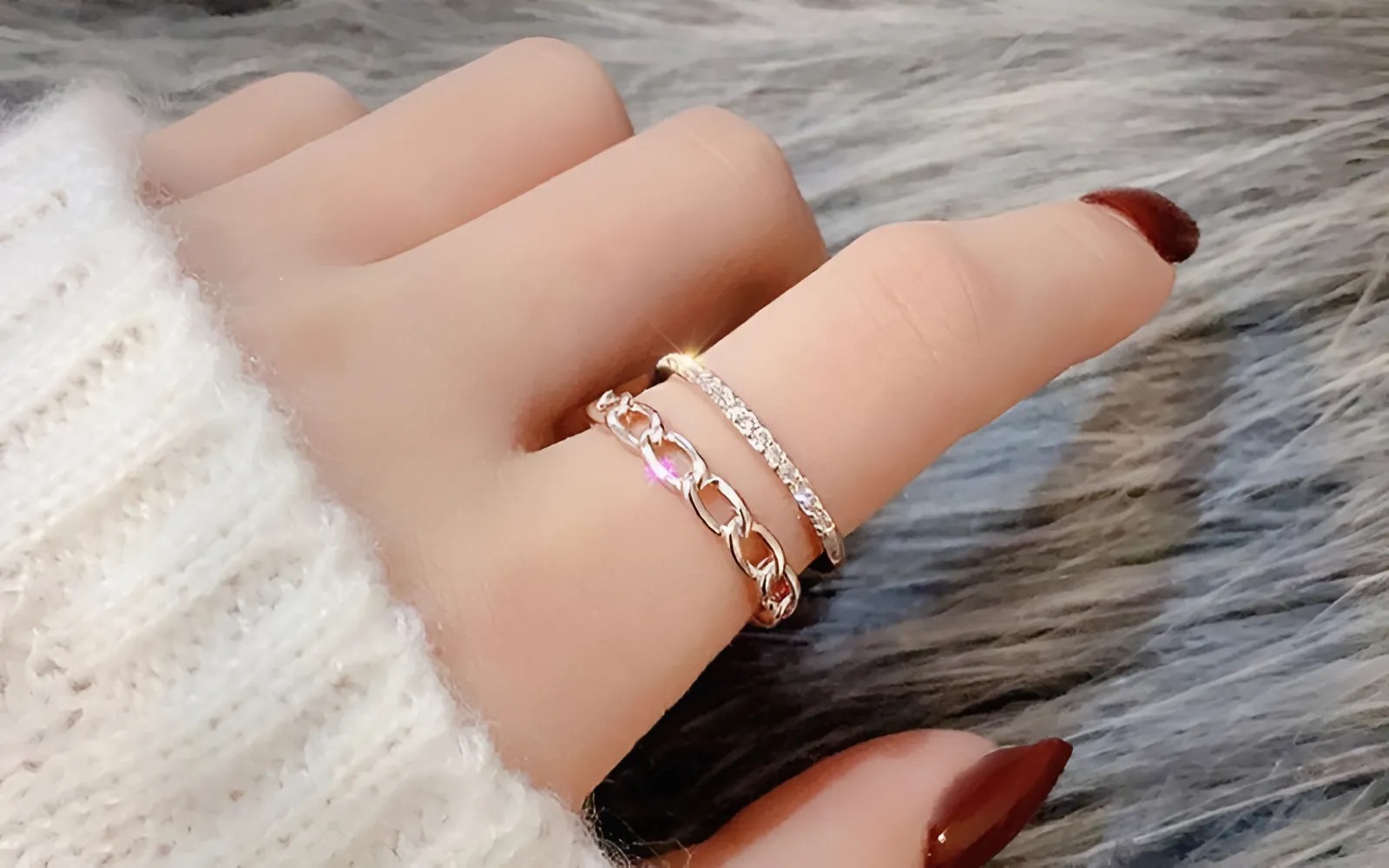 Nhẫn chỉ là hỗ trợ tinh thần, không thay thế nỗ lực và năng lực thực tế.