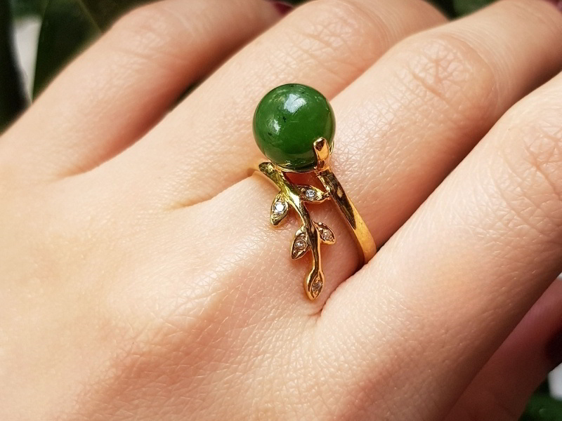 Nhẫn phong thủy nữ kết hợp giữa vẻ đẹp của trang sức nữ hiện đại và niềm tin vào sự cân bằng năng lượng tự nhiên