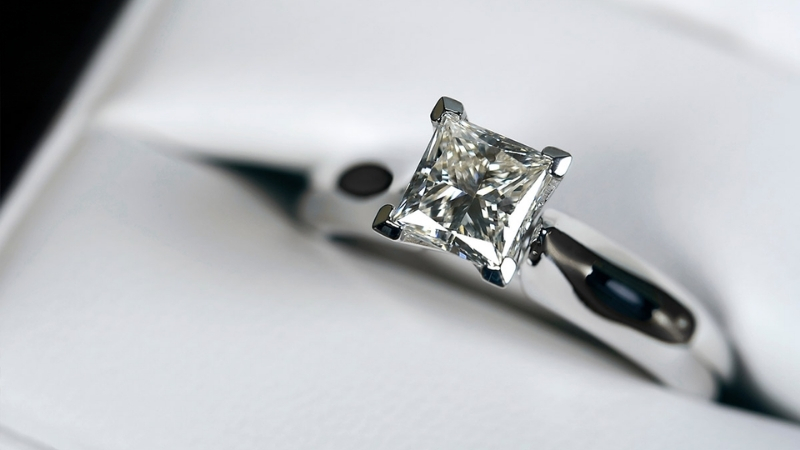 Princess có giác cắt hình vuông hoặc chữ nhật với các góc cạnh sắc nét