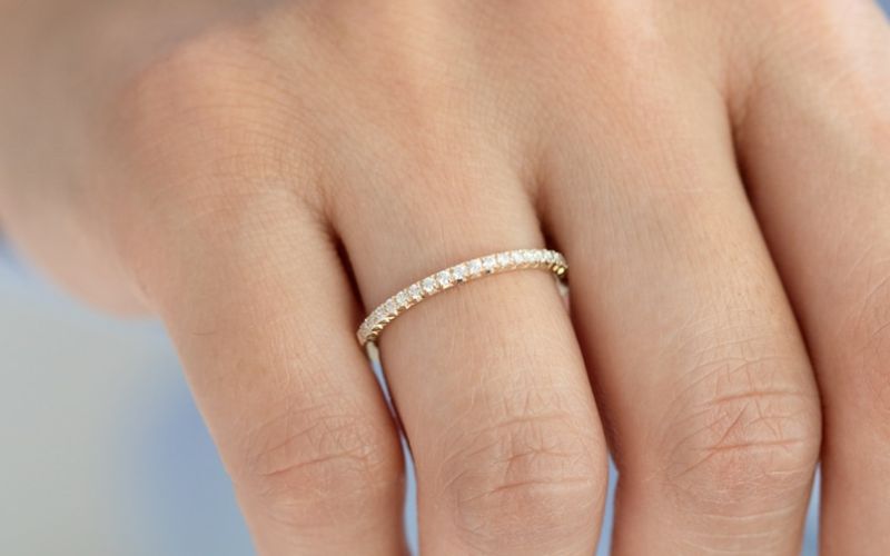 Kim cương tuy cứng nhưng vẫn có thể bị sứt mẻ nếu va đập mạnh vào cạnh sắc