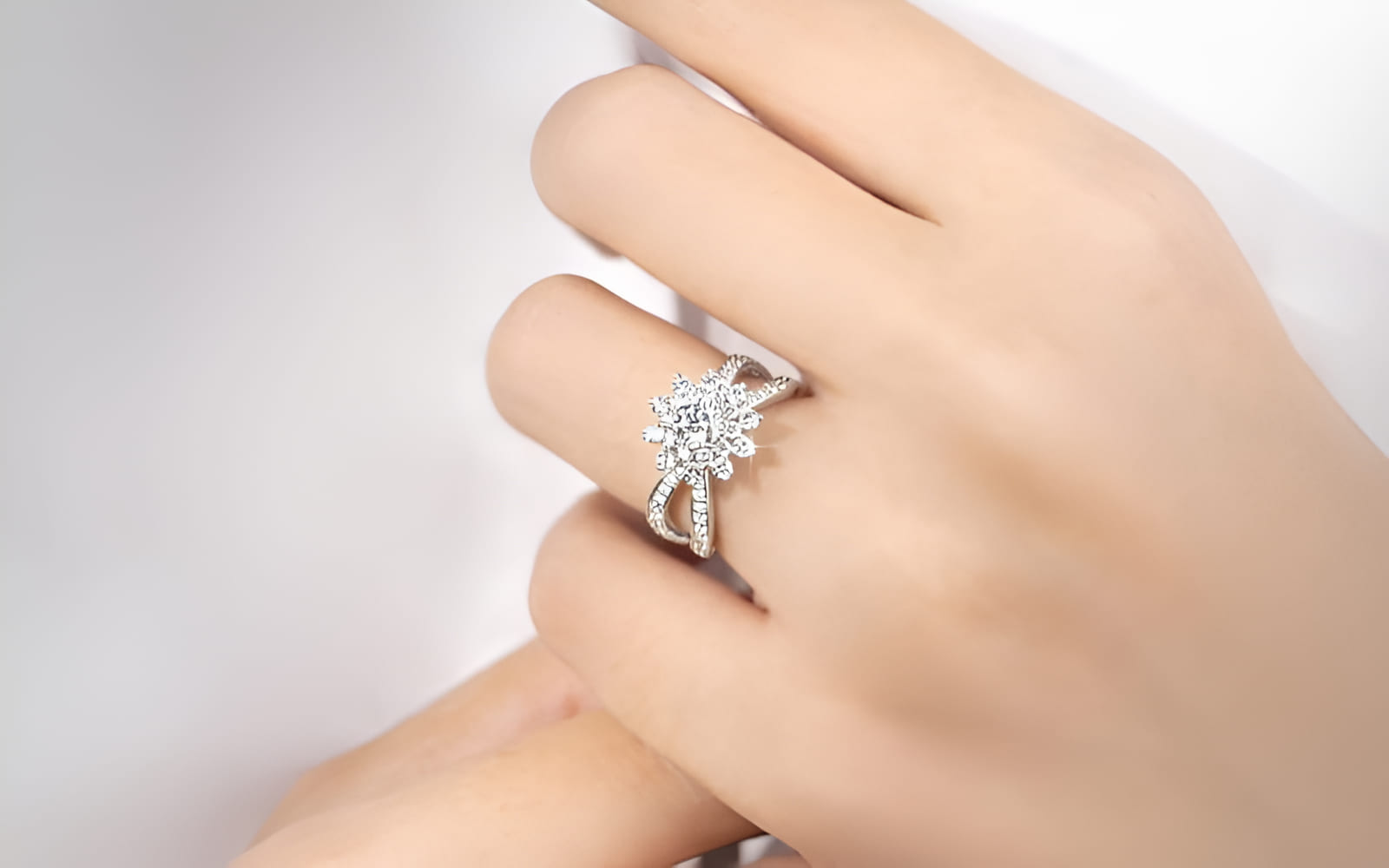 Tháo nhẫn kim cương trước khi hoạt động mạnh để đảm bảo an toàn.