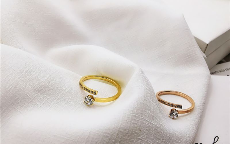 Nhẫn Bypass thiết kế đơn giản có thể đeo hằng ngày