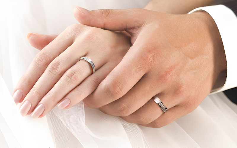 Nhẫn đính hôn biểu tượng cho tình yêu và lời hứa trọn đời