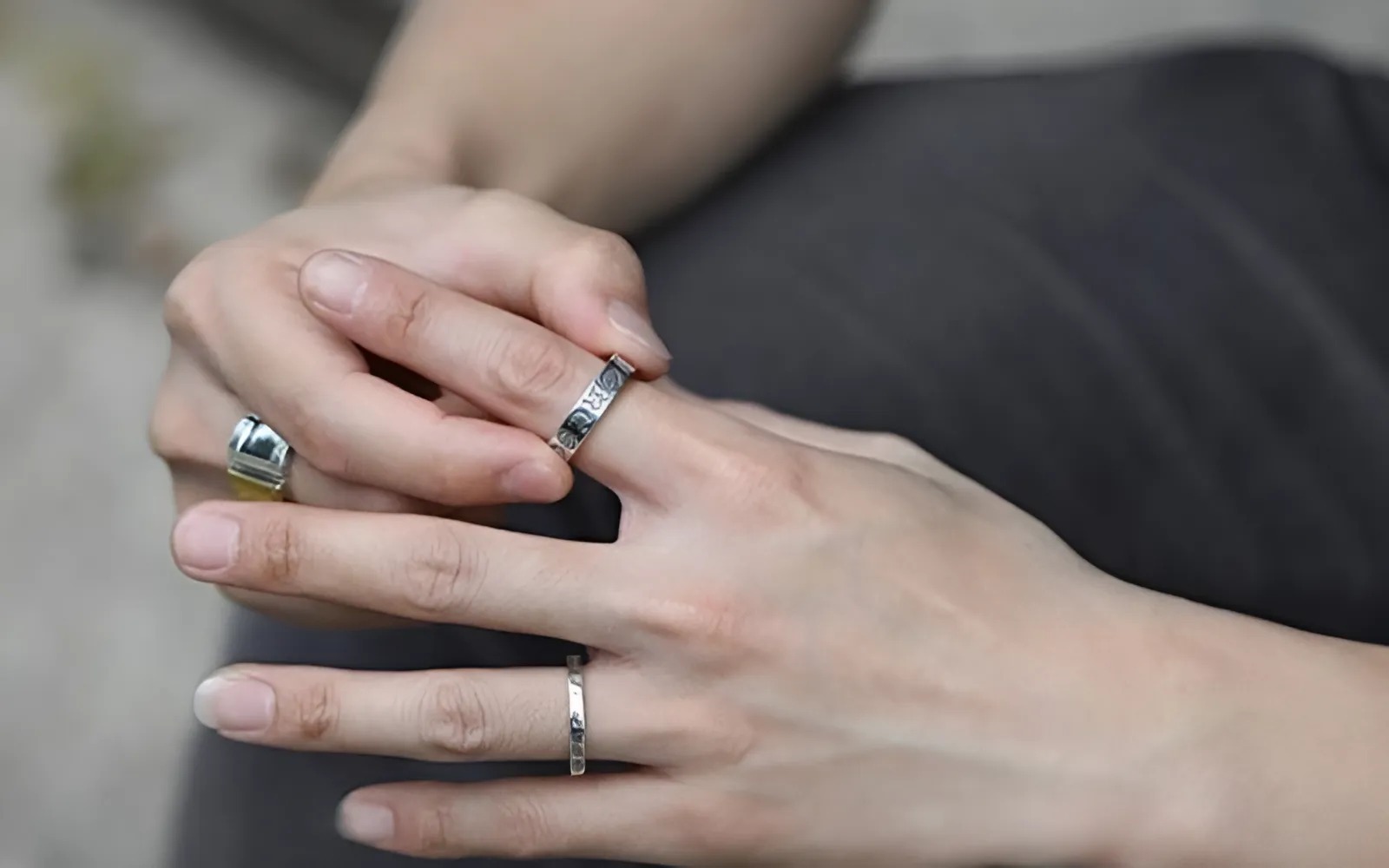 Luôn ưu tiên sự thoải mái và tự tin khi lựa chọn phong cách đeo nhẫn.