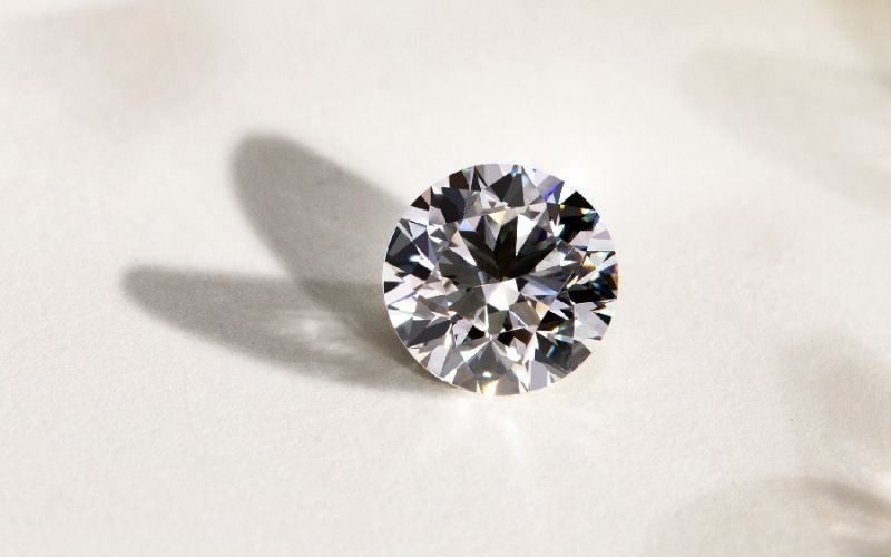 Chứng nhận kim cương từ các tổ chức giám định độc lập và uy tín như GIA hay IGI là vô cùng quan trọng