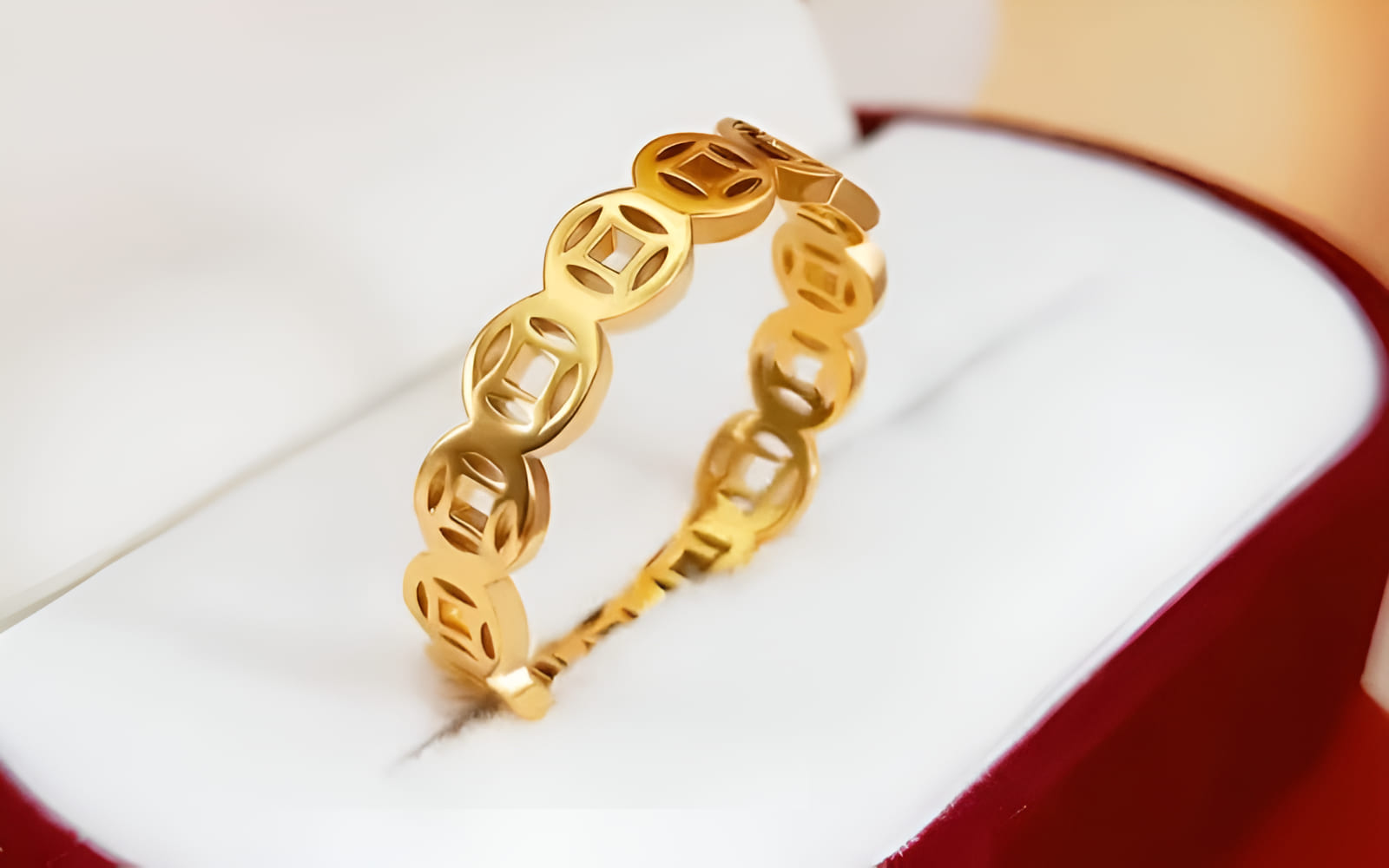 Tặng nhẫn kim tiền vào dịp sinh nhật là cách gửi gắm tình cảm và mong muốn người nhận luôn gặp may mắn