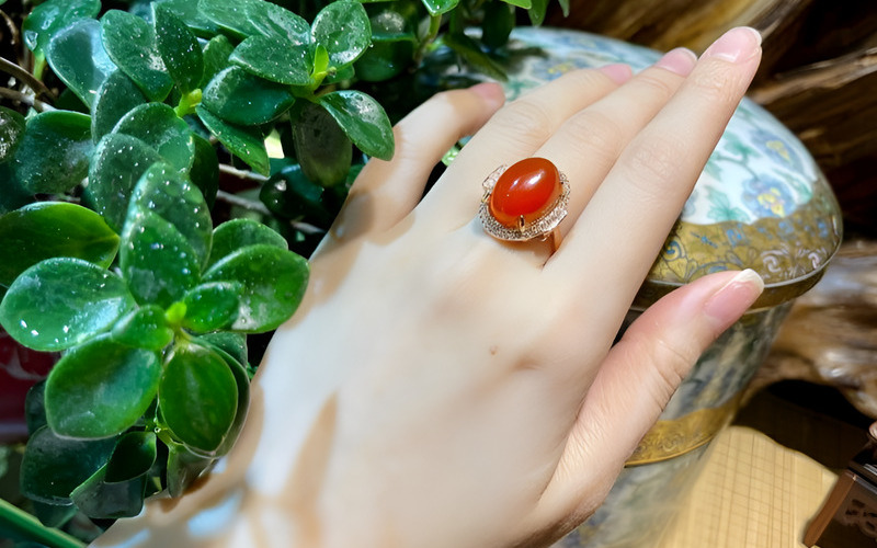 Nhẫn mã não: món quà ý nghĩa gửi gắm tình yêu và lời chúc phúc.