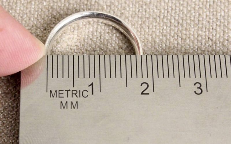 Đo đường kính nhẫn đang đeo vừa