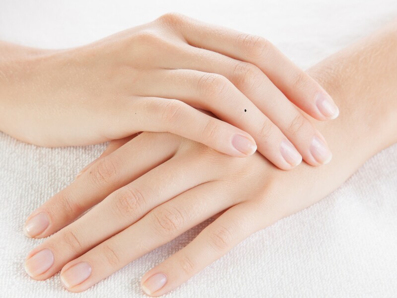 Khám phá bí ẩn nốt ruồi ngón nhẫn bên tay phải.