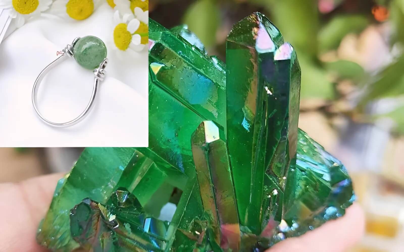 Màu xanh lá cây của đá thạch anh xanh Aventurine.
