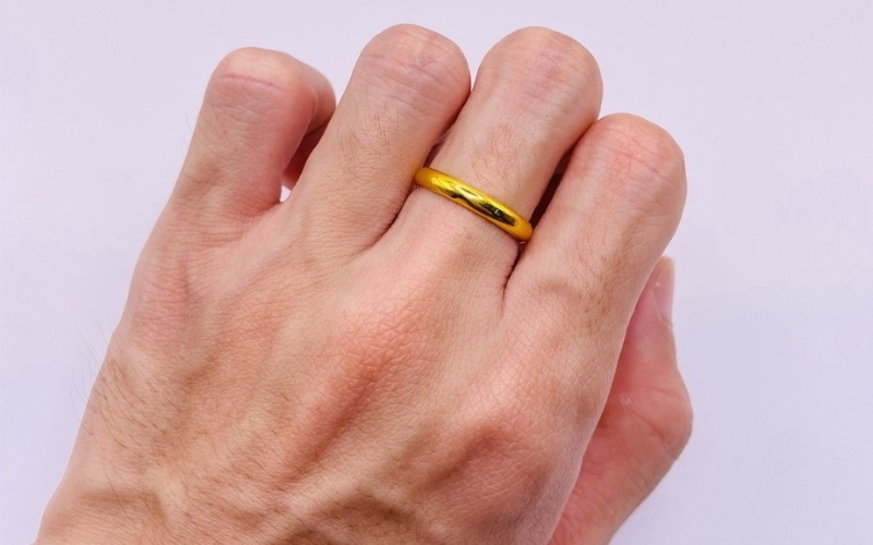 Chọn thân nhẫn trơn không sợ lỗi mốt và dễ phối trang phục