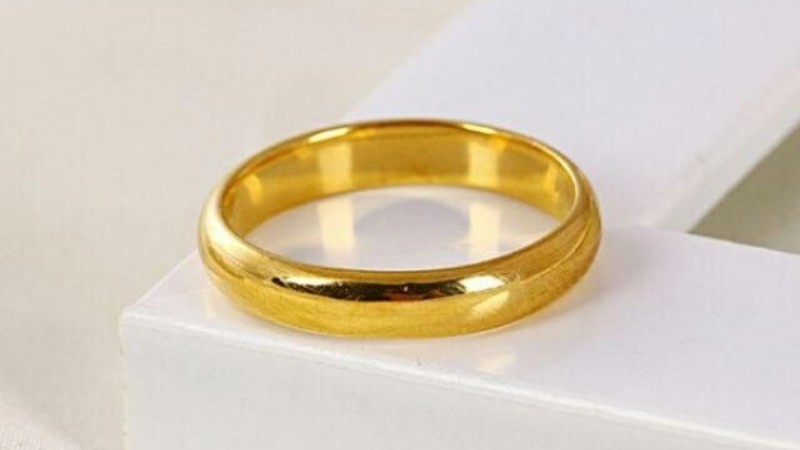 Vàng 24K nổi bật với màu vàng đậm và ấm