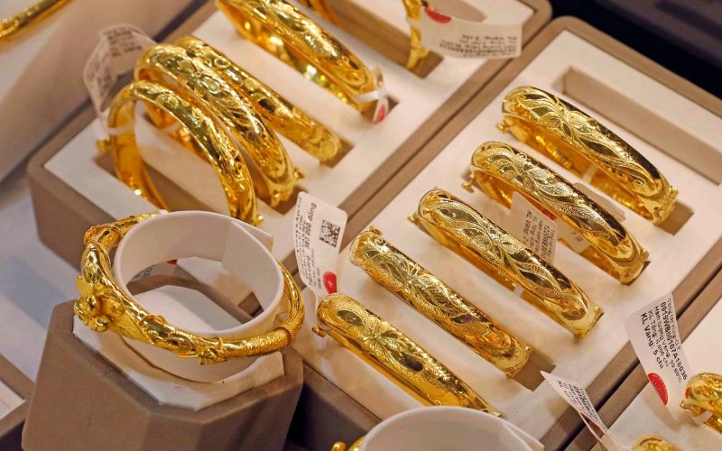 Lắc tay vàng ta chủ yếu là các mẫu lắc dạng dây xích mắt to, bản dày hoặc lắc ống trơn