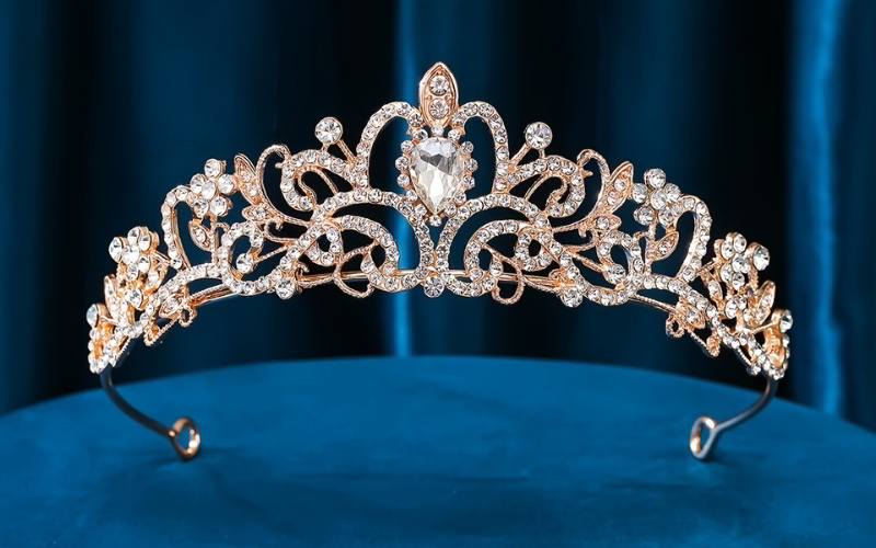 Vương miện đơn giản, thanh lịch cho những chiếc vay cưới tối giản