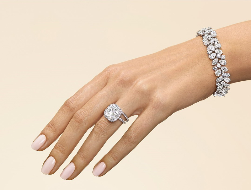 So sánh nhẫn vàng trắng trước và sau khi xi mạ rhodium.