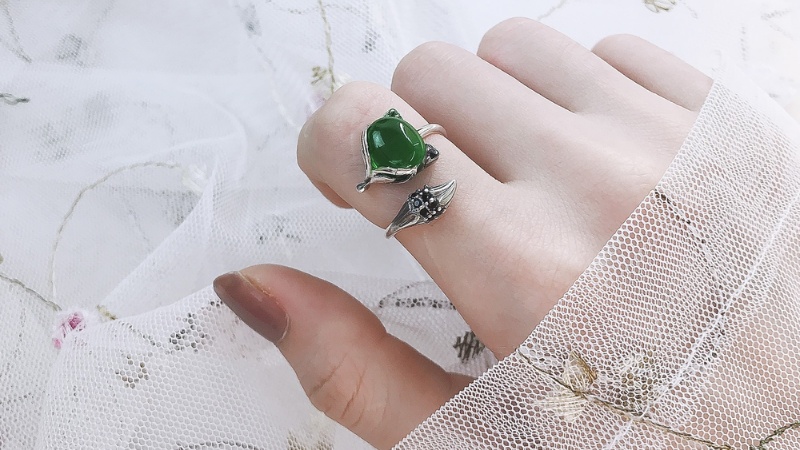 Đeo nhẫn hồ ly ở ngón trỏ thể hiện sự chủ động và tự tin