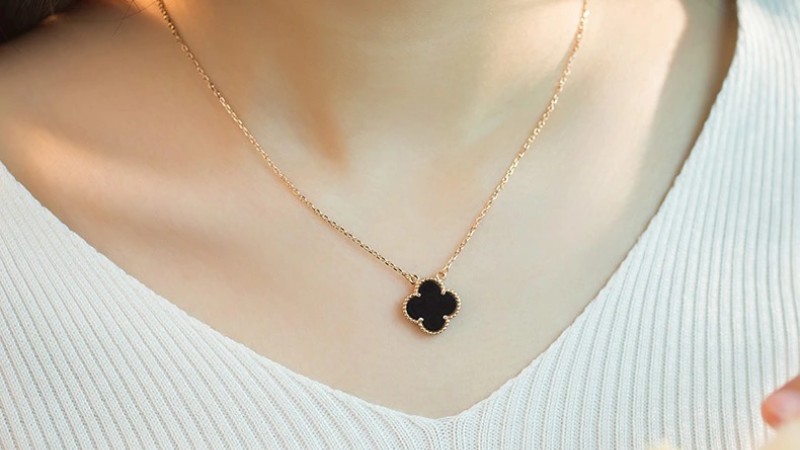 Dây chuyền vàng với mặt cỏ bốn lá giúp đem lại may mắn tài lộc