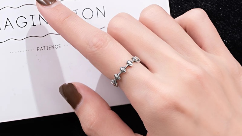 Đeo nhẫn ngón trỏ gắn liền với sự chủ động và mục tiêu cá nhân