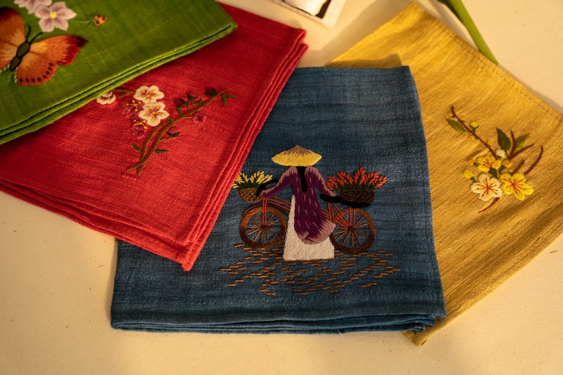 Tặng khăn tay được cho là trao đi nước mắt