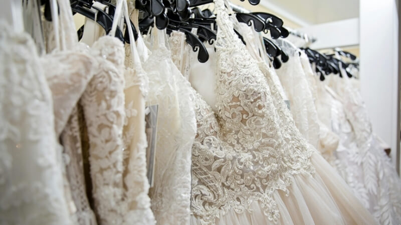 Trang phục là một yếu tố không thể thiếu để tạo nên những bức ảnh cưới đẹp