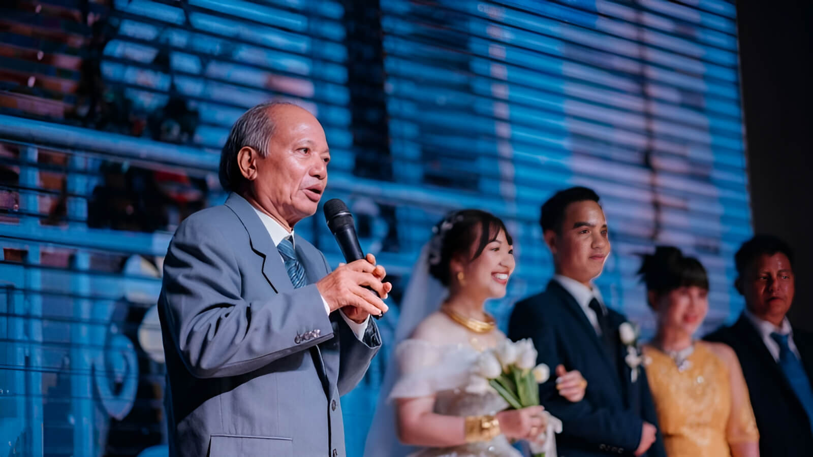 Trang phục chỉn chu thể hiện sự tôn trọng với buổi lễ và khách mời