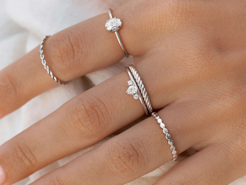 Nhẫn bạc kiểu dáng đơn giản phù hợp cho đeo hằng ngày