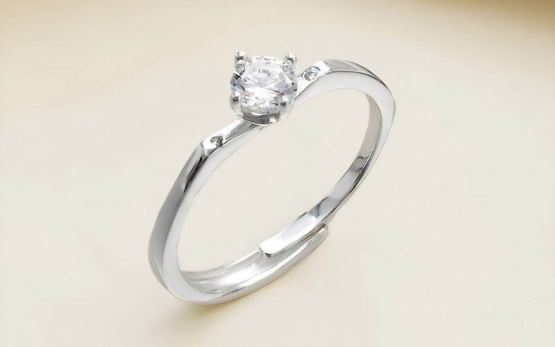 Một chiếc nhẫn free size với thiết kế ấn tượng, giúp chủ nhân tự tin thể hiện cá tính riêng