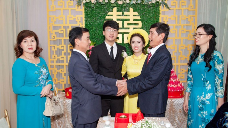 Tiền nát thường được nhà trai trao cho nhà gái vào buổi lễ ăn hỏi