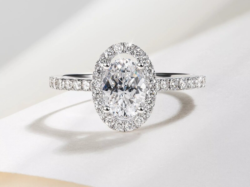 Nhẫn Halo với vẻ đẹp sang trọng.