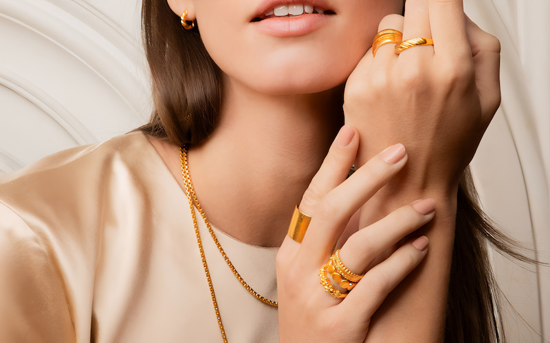 Nhẫn cưới vàng 22K an toàn cho da nhạy cảm nhờ ít hợp kim