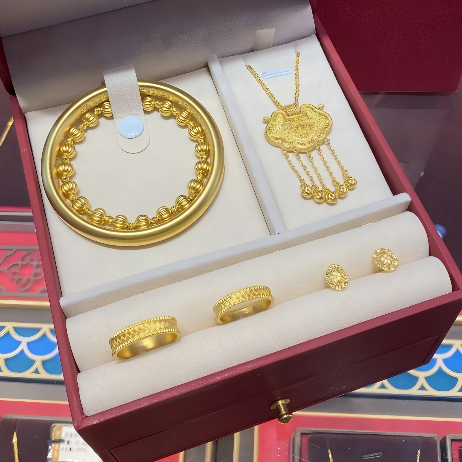 Bán vàng đúng cách, đúng thời điểm.