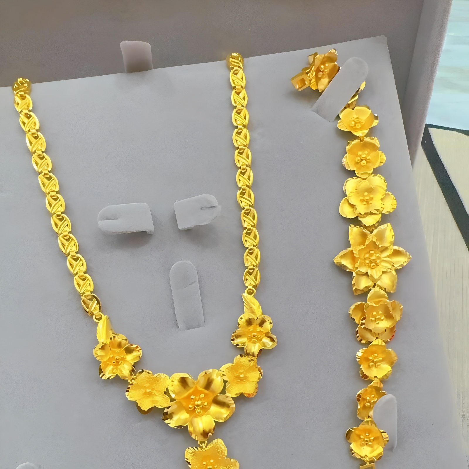 Tích trữ vàng - kênh đầu tư an toàn.