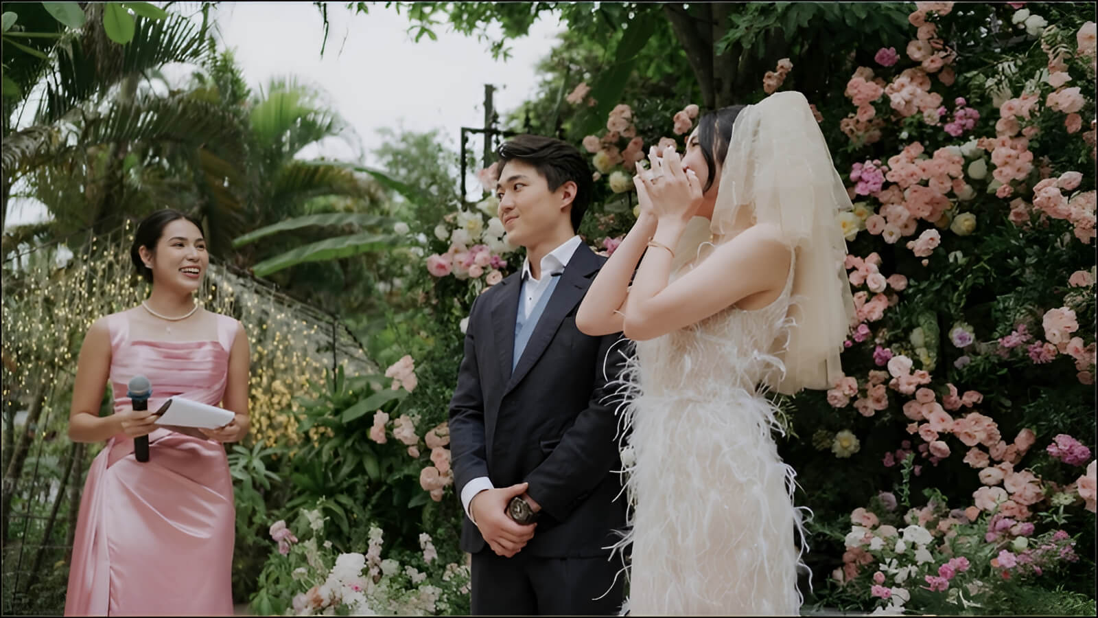 Ngoại hình sáng và trang phục chỉn chu giúp MC tạo thiện cảm với khách mời