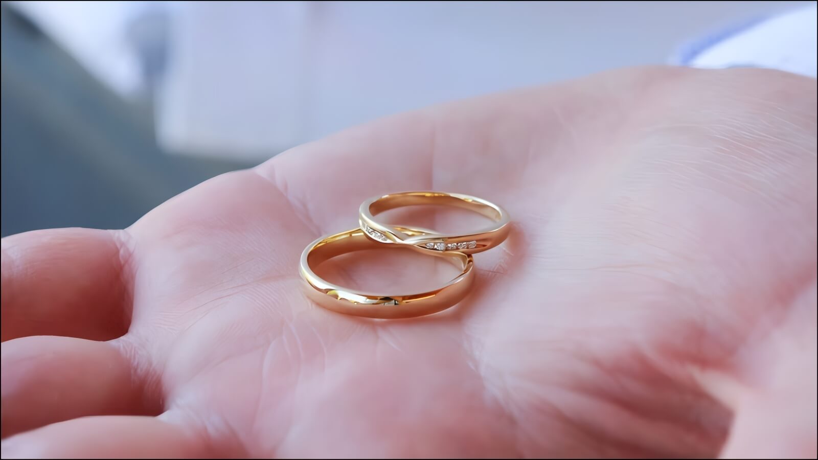 Vàng 18K là sự kết hợp hoàn hảo giữa 75% vàng nguyên chất và hợp kim khác.