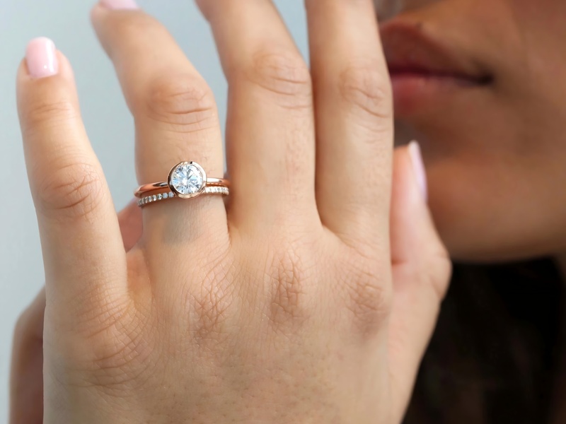 Tự tin lựa chọn nhẫn cưới vàng hồng ưng ý nhất.