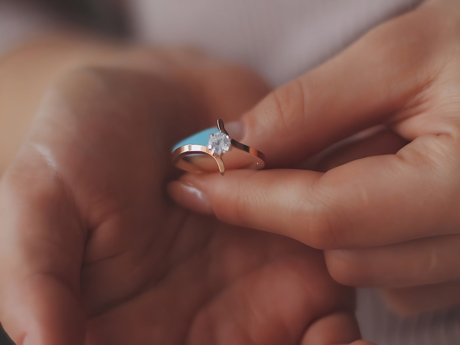 Nhiều mẫu nhẫn vàng đính đá CZ với thiết kế đa dạng.