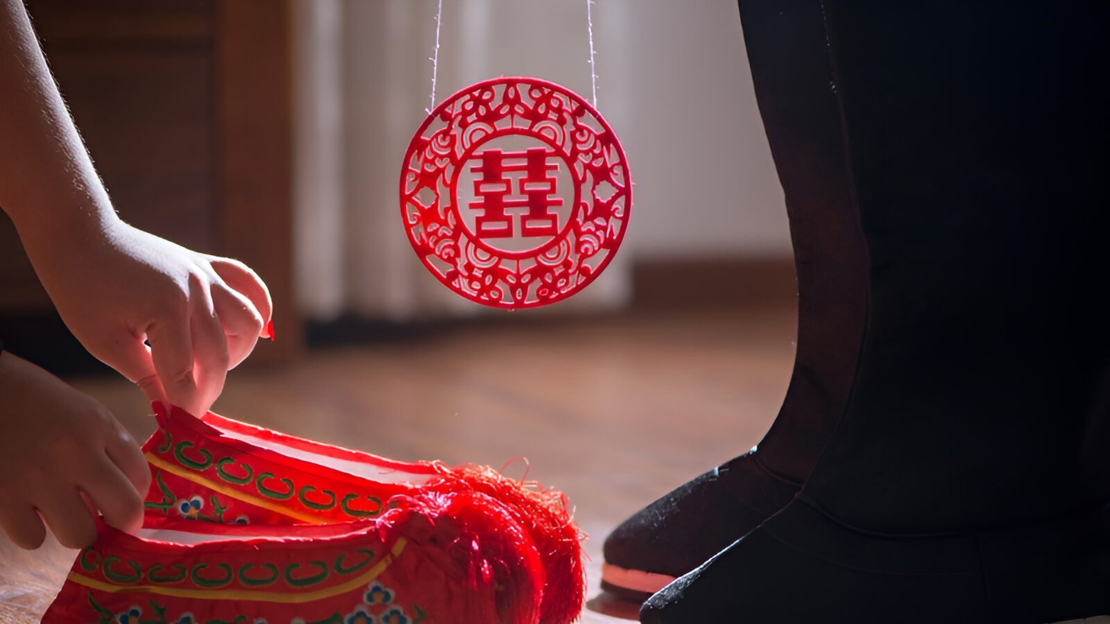 Mỗi nghi lễ đều ẩn chứa những giá trị văn hóa và lời chúc phúc.