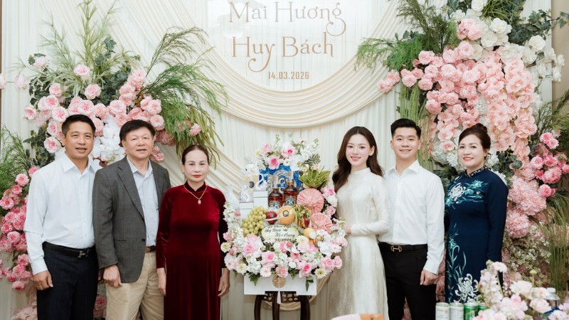 Lễ dạm ngõ là buổi gặp mặt chính thức đầu tiên giữa hai bên gia đình