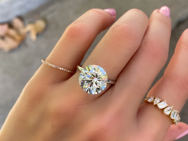 Vẻ đẹp của giác cắt round brilliant trên các loại trang sức.