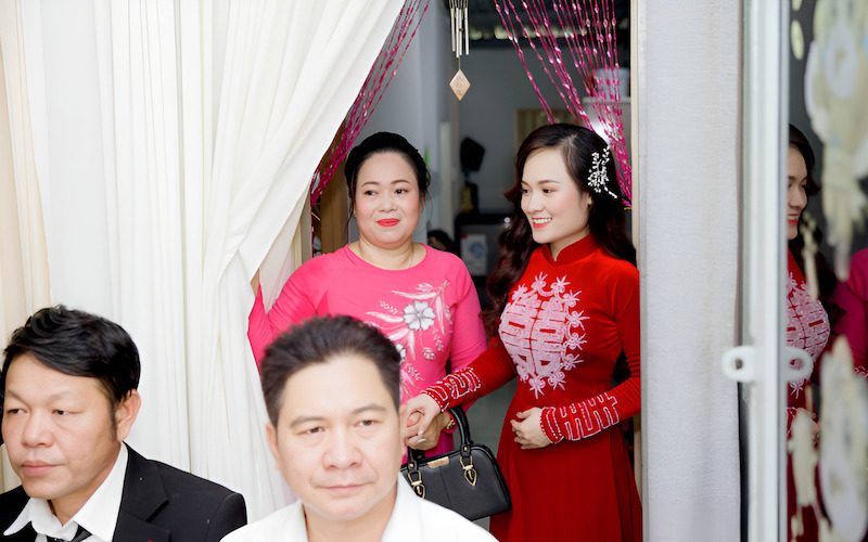 Cô dâu không tự ý xuất hiện trước khi chú rể vào thực hiện Lễ gia tiên