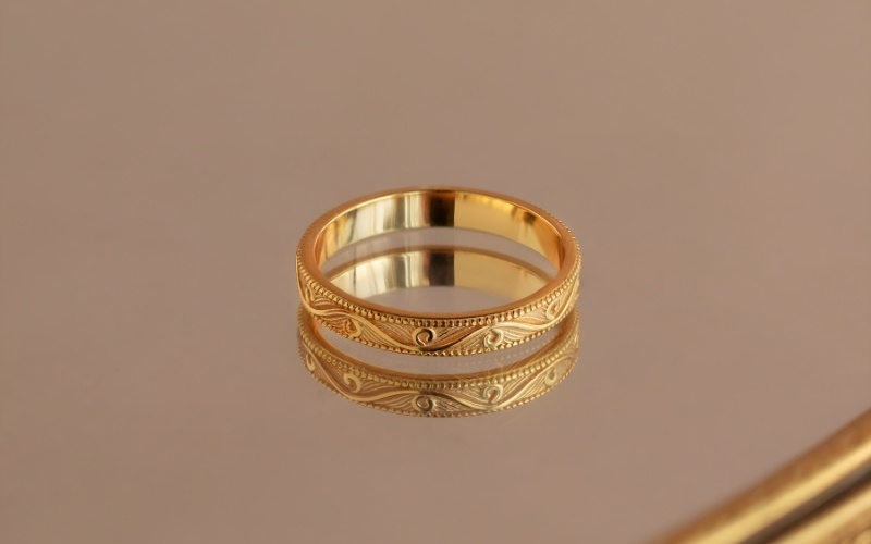 Filigree chất lượng thể hiện ở sợi vàng mảnh, mối hàn tinh tế và họa tiết sắc nét