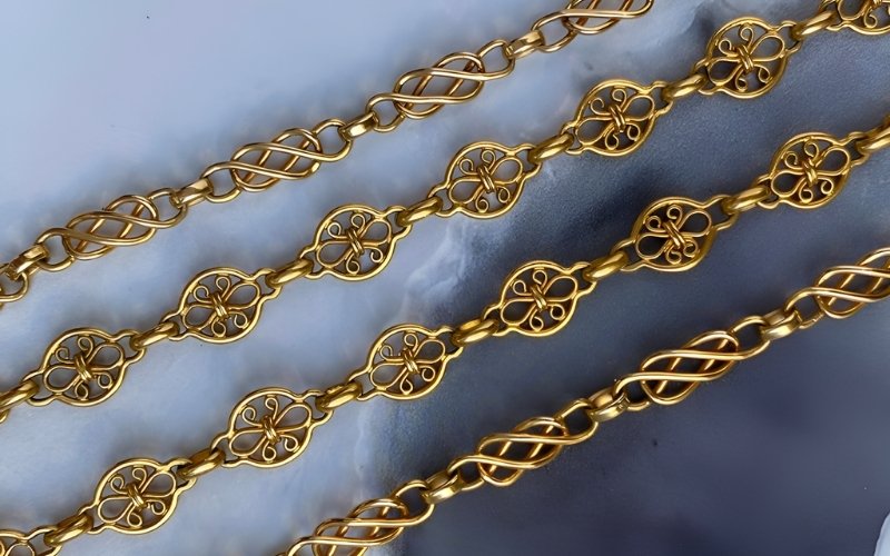 Cách bảo quản trang sức vàng thủ công có chi tiết phức tạp như Filigree cần sự chú ý đặc biệt