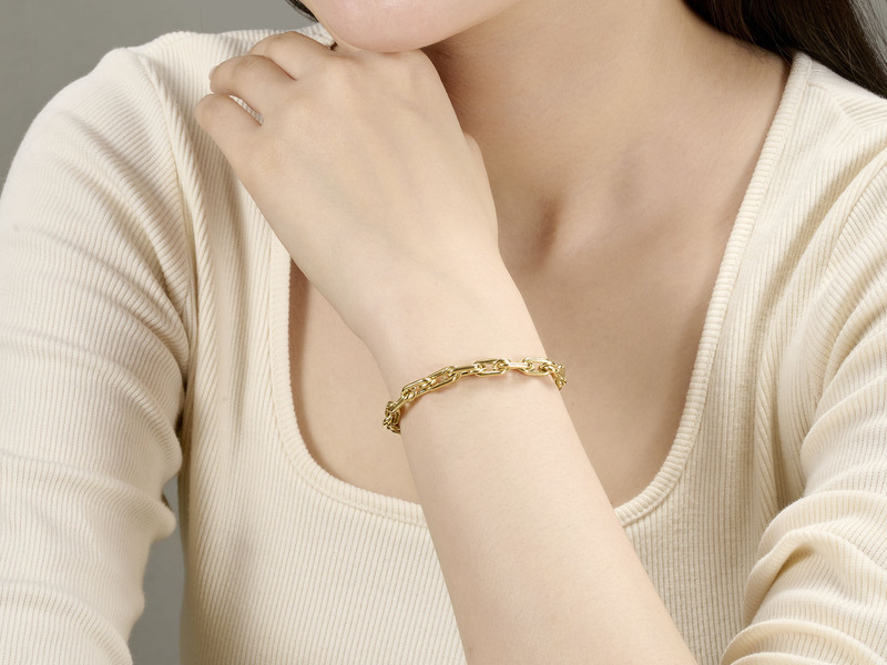 Lắc tay vàng cưới - điểm nhấn duyên dáng cho nàng dâu gầy.