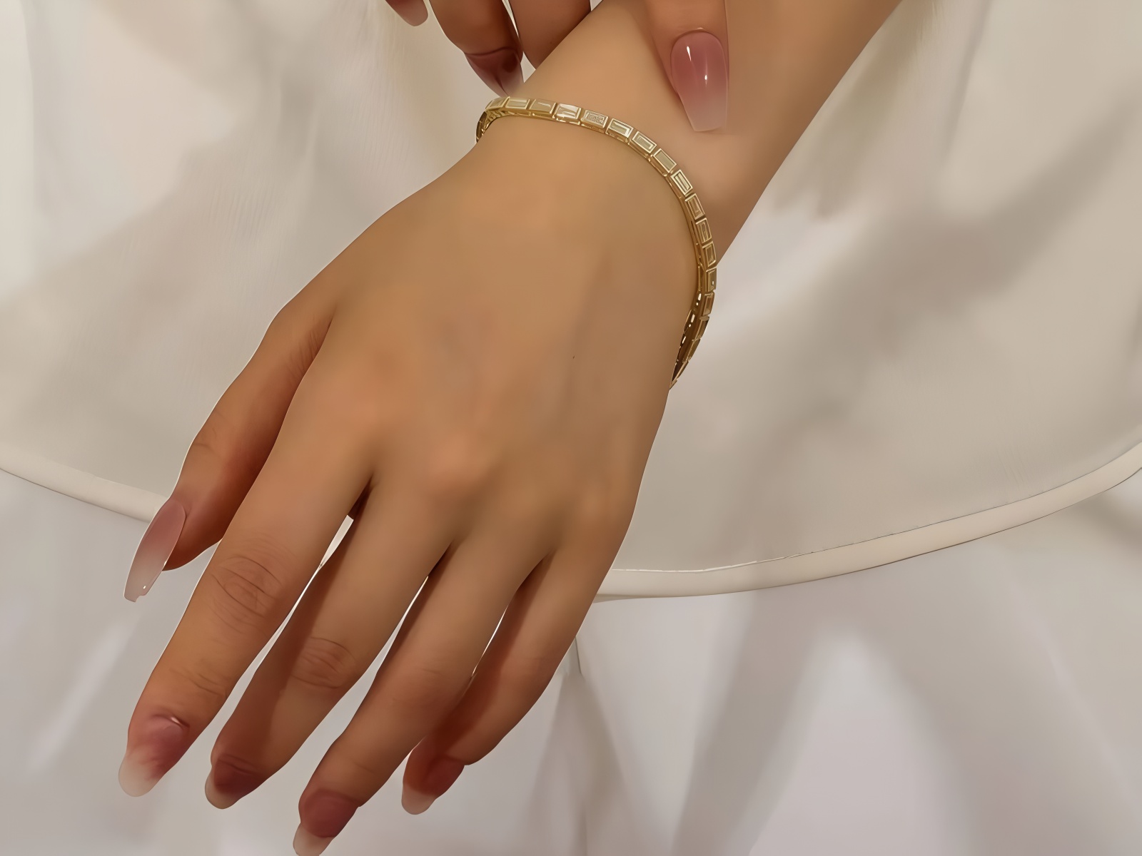 Tiêu chí chọn lắc tay cưới cho nàng gầy.