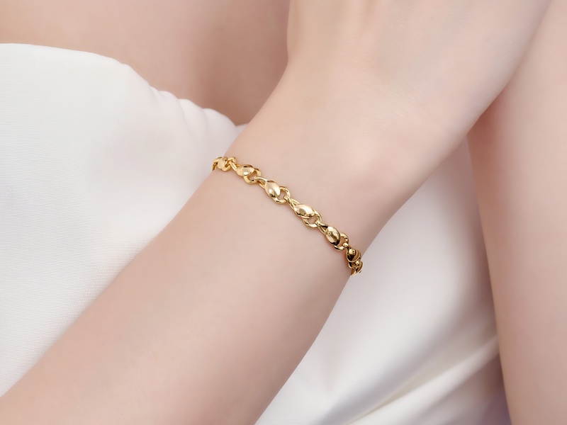 Kiểu lắc tay vàng cưới lý tưởng cho cô dâu gầy.