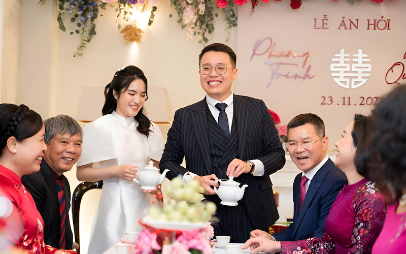 Lễ dâng trà trong một đám cưới tại Việt Nam.