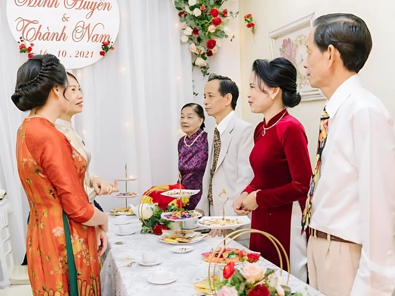 Khoảnh khắc hai gia đình gặp gỡ, chính thức công nhận mối quan hệ thông gia.