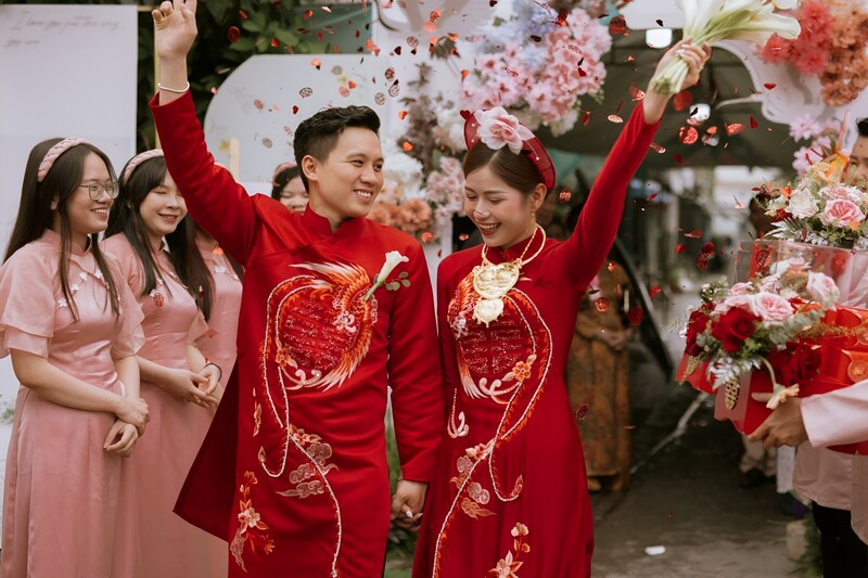 Nghi thức cầu bình an cho cô dâu.