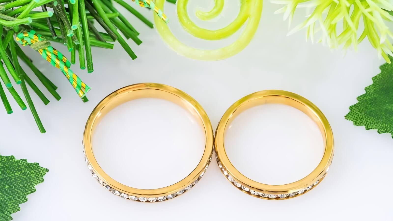 Lựa chọn nhẫn theo xu hướng cũng là một trong những cách hay mà bạn có thể tham khảo